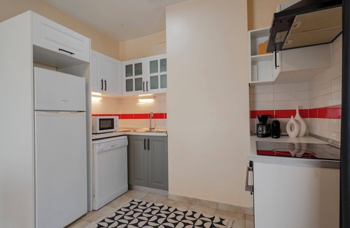Karakoy Apartment | Spacious One-Bedroom Apartment with Bosphorus View
