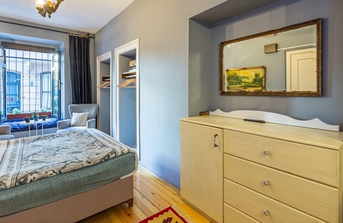 Galata Apartment | Studio flat with kitchen near Galata Tower, Metro