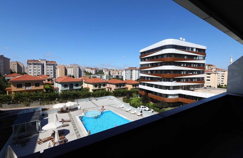 Pendik Apartment | Studio Flat with Shared Pool near Sabiha Gokcen