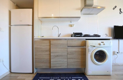 Pendik Apartment | Studio Flat with Shared Pool near Sabiha Gokcen
