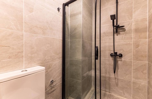 Kagithane Apartment | Stunning Istanbul Retreat 3 min to Kanyon Mall