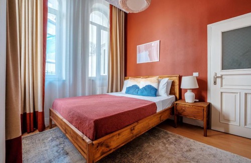 Tophane Apartment | Stylish Balcony Suite Near Taksim