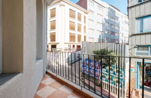 Galata Apartment | Stylish Balcony Suite Near Taksim