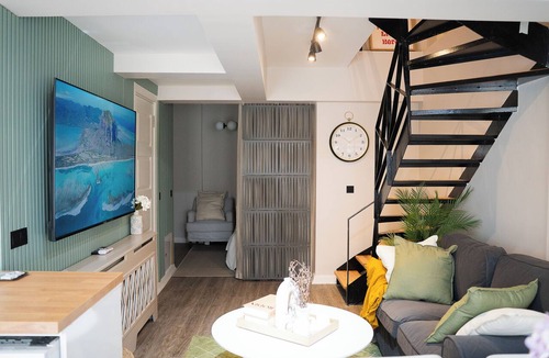 Cihangir Apartment | Stylish Duplex with Private Terrace near Taksim Sleeps6 Deniz Apart with cool AC