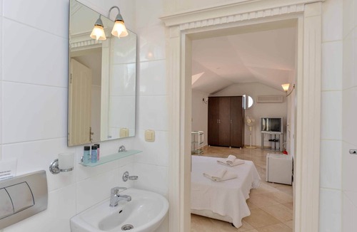 Fethiye City Center Villa | Sunset Beach Club 4 Bedroom Villa w/ Private Pool and Garden pearl 1
