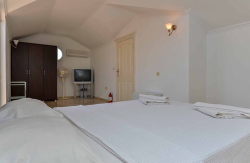 Fethiye City Center Villa | Sunset Beach Club 4 Bedroom Villa w/ Private Pool and Garden pearl 1