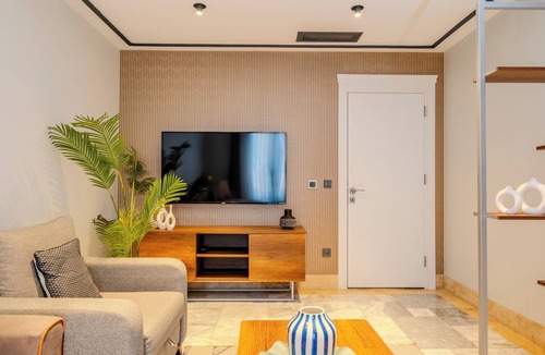 Gumussuyu Mahallesi Apartment | Superb 2-bedroom apartment with AC in Istanbul