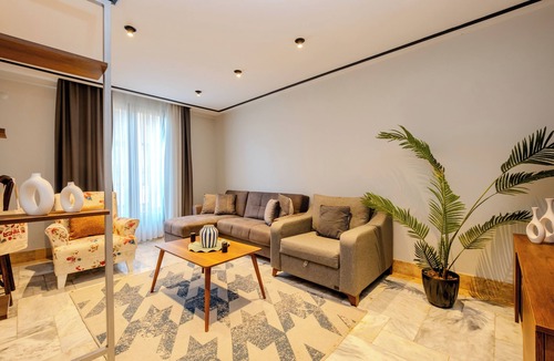 Gumussuyu Mahallesi Apartment | Superb 2-bedroom apartment with AC in Istanbul