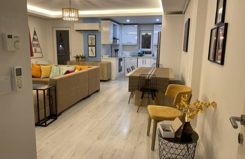 Konyaalti Condo | T Square - Duplex Apartment Retreat in the Turkish Riviera