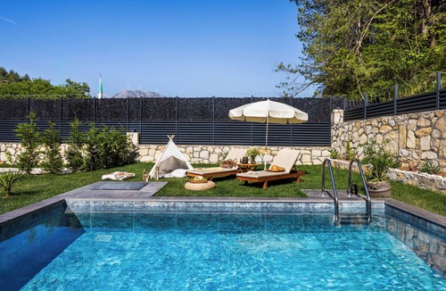 Geyve House | The Boho Geyve | Özel Havuzlu & Şömineli Tatil Evi