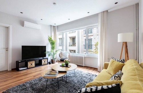 Sisli Apartment | This apartment is a 4 bedroom(s), 2 bathrooms, located in Şişli, İstanbul.