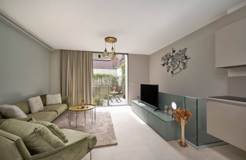 Galata Condo | This condominium is a 1 bedroom(s), 1.5 bathrooms, located in Beyoğlu, İstanbul.