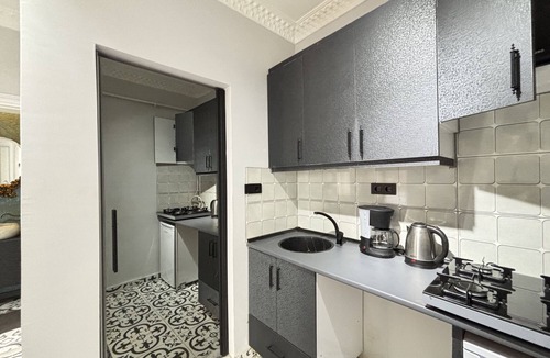 Galata Apartment | Unique 1BR w/Hammam Near Şişhane - Galata
