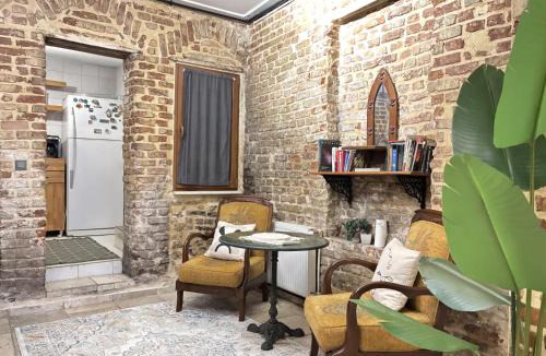 Balat House | Unique 5BR Art House in Balat w Garden