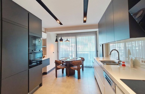 Bornova Apartment | Utopia Suite Residence – 4-Bedroom Apartment in Izmir with a Forest View