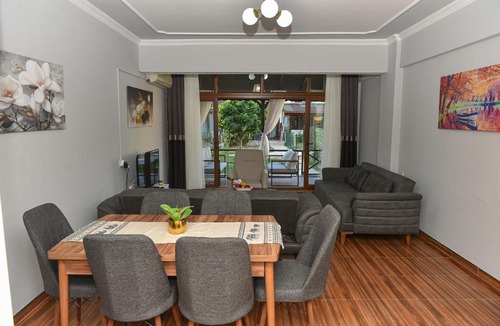 Kadriye Villa | VİLLA ALP'S TRİPLEX LAGOON HAVUZ OLANAĞI SUNAN