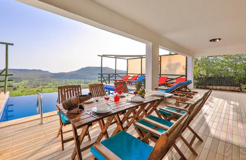 Kas Villa | VİLLA BERİL - DOĞA MANZARALI VE KORUNAKLI