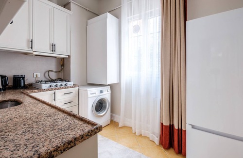 Galata Apartment | Vibrant Istanbul Retreat with Balcony