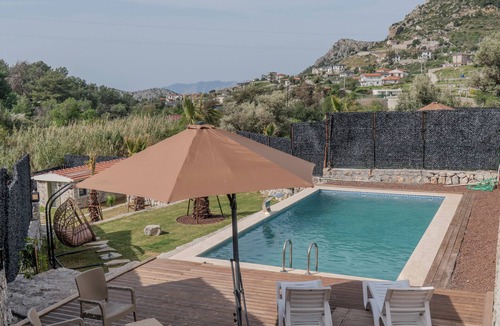 Sogut Villa | Villa Begonvil özel havuzlu lüks villa,özel bahçe ve veranda , açık alanda masa,