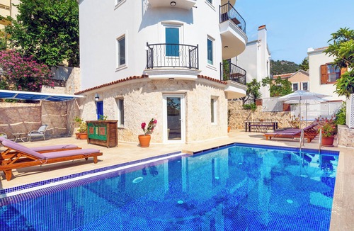 Kalkan Villa | Villa Kulla a 4 bed villa in an enviable position close to the Old Town.