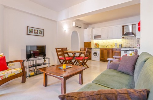 Kalkan House | Villa with Garden & Shared Pool – 4 Min from Beach