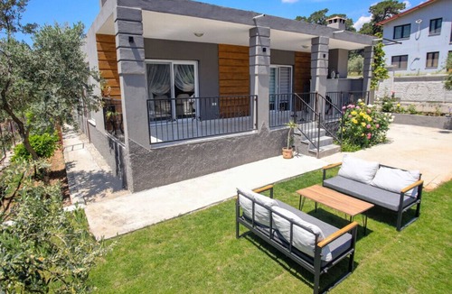 Yesiluzumlu Villa | Villa with Private Pool Surrounded by Olive Trees