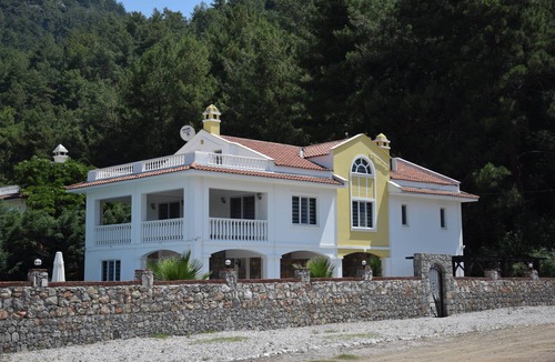 Yesiluzumlu Villa | Villa Xclusive by Turkish Lettings