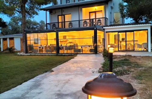 Ozbek Koyu Bed & Breakfast | White Moon Hotel
