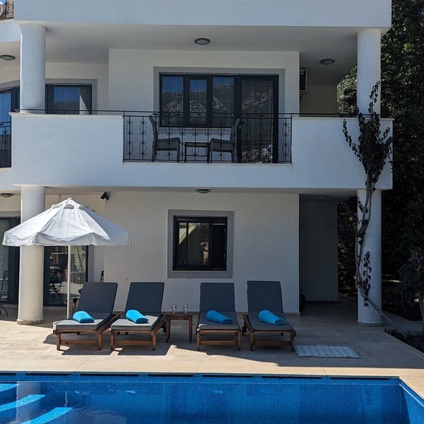 Villa Sari Lale - Short walk to town, large private pool, Sleeps 10