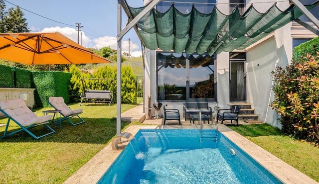 1 Deluxe Villa Istmal Havuz, Ate ukuru in Dilovasi