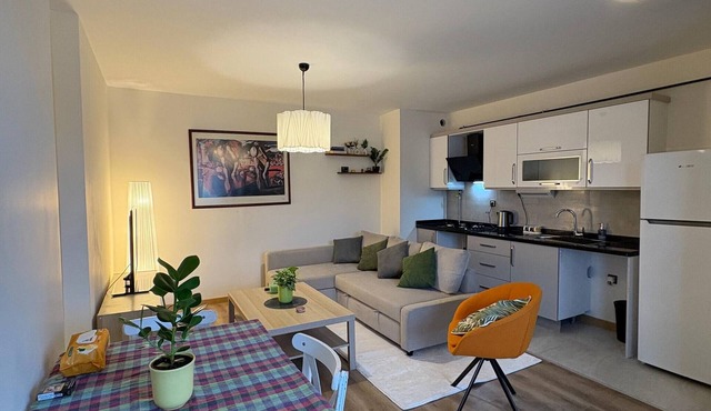 10 Mins to Takism - Central & New Modern Flat