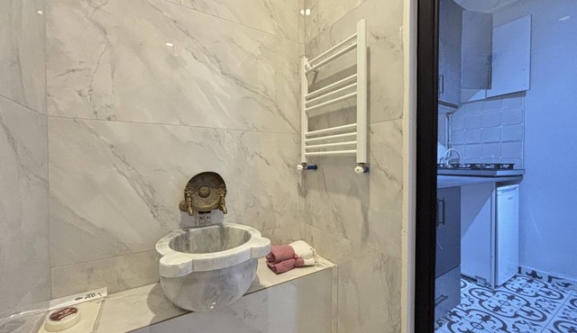 1BR w/Turkish Hammam Central Galata Stay
