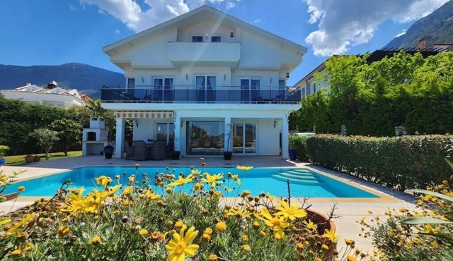 3 bed luxury villa, private pool & amazing views. 30% DISCOUNT IN AUG & SEPT!