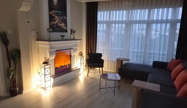 4 BR Flat with Terrace and Hot Tub in Historic Istanbul