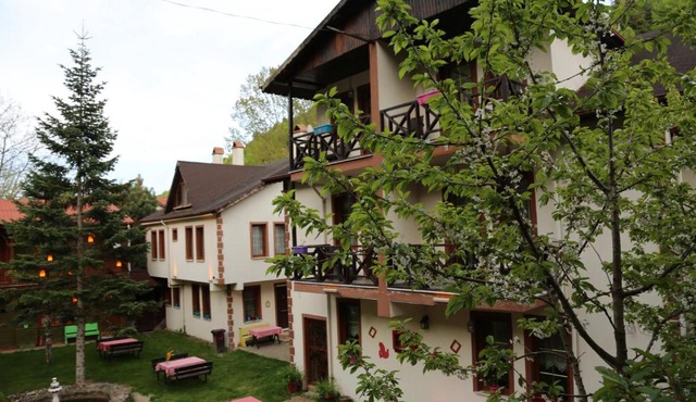 ABANT DORT MEVSİM KONAĞI HOSTEL