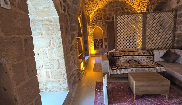 Adorable 1-bedroom stone house in charming Mardin perfect for relaxing stays.