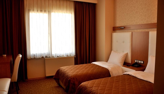 Amazon Aretias Hotel