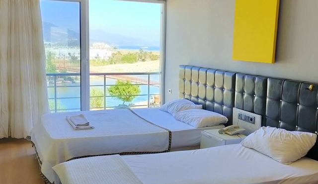 Anemonia Hotel