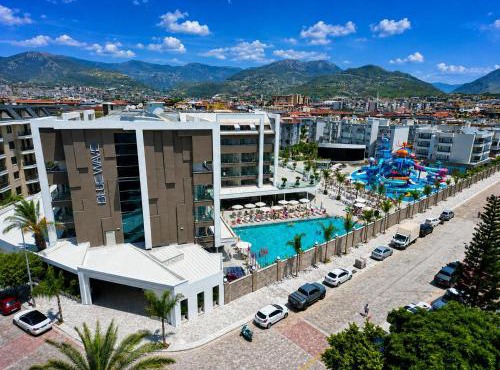 Blue Wave Suite Hotel