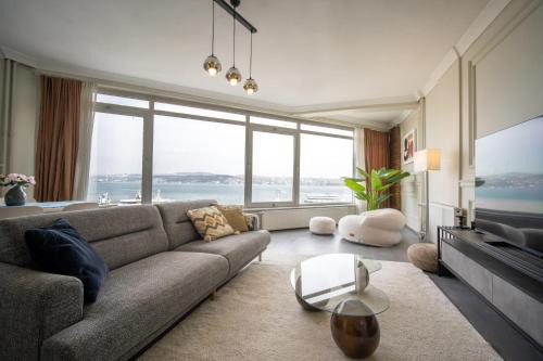 Bosphorus View 3BR in Kabataş