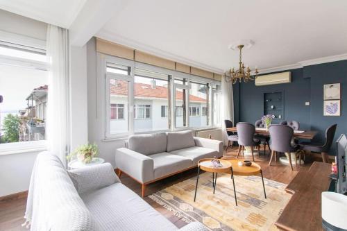 Bright Vibrant 3BR Haven near Sea and Prime Locale in Istanbul