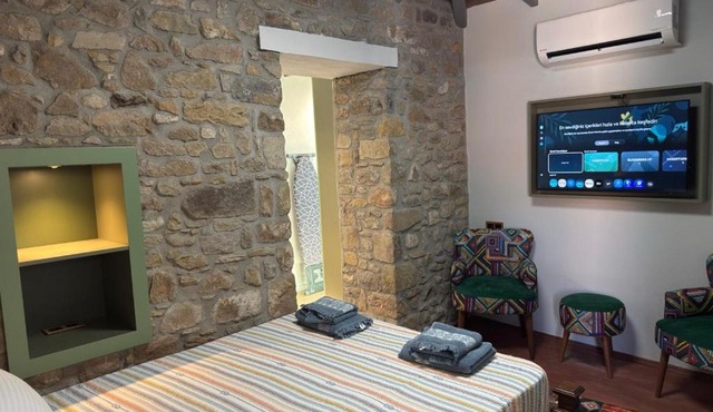 Center Stone Guest House in Gokceada Town