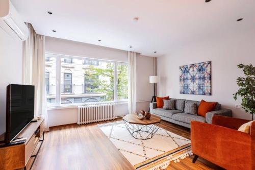 Charming Bright 4BD2Bath Balcony Central Pad #368