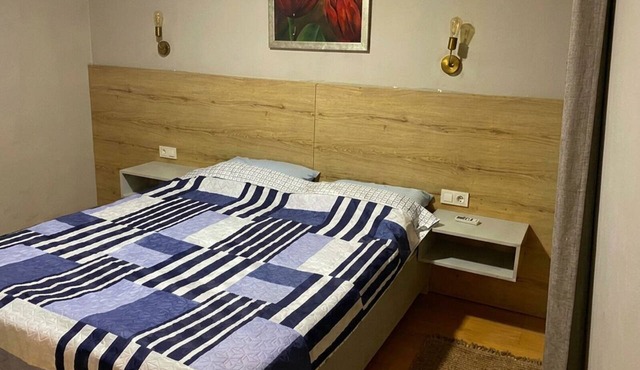 Cozy 1-bedroom flat in near Old Town with AC and balcony