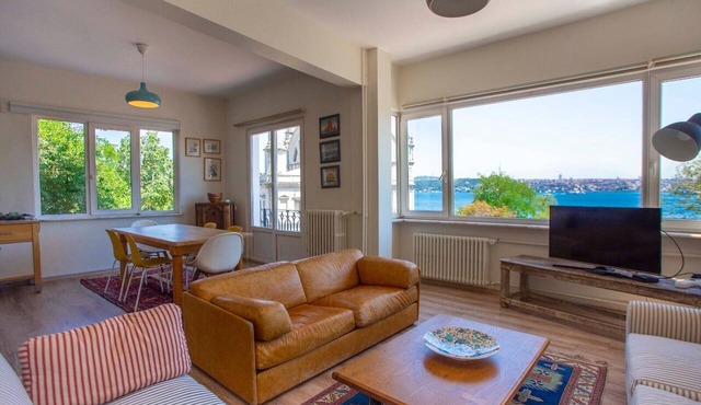 Cozy Waterfront Apt. with a Stunning View