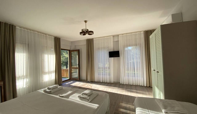 Elyada Konuk Evi (+8 Yaş)