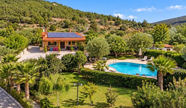 Exclusive Farmhouse with Private Pool-Foca in Foça