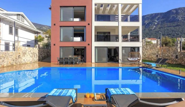 Fethiye Ölüdeniz de Özel Büyük Havuzlu Lüks Villa in Muğla