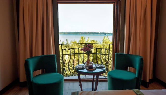 Golden Lake Hotel