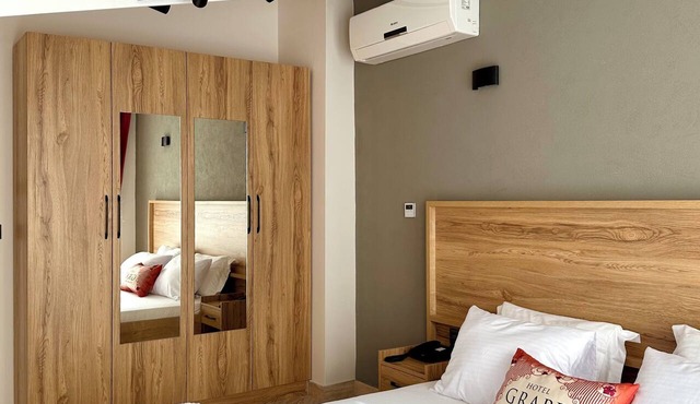 GRAPE HOTEL